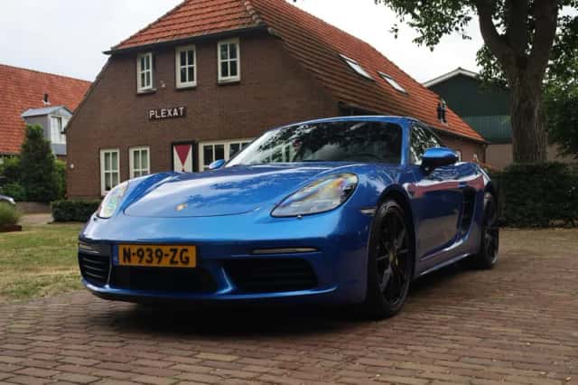 Porsche 718 Cayman (2017) thumbnail 1