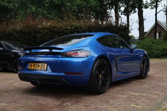 Porsche 718 Cayman (2017) thumbnail 3