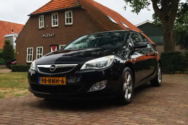 Opel Astra (2011) thumbnail 1