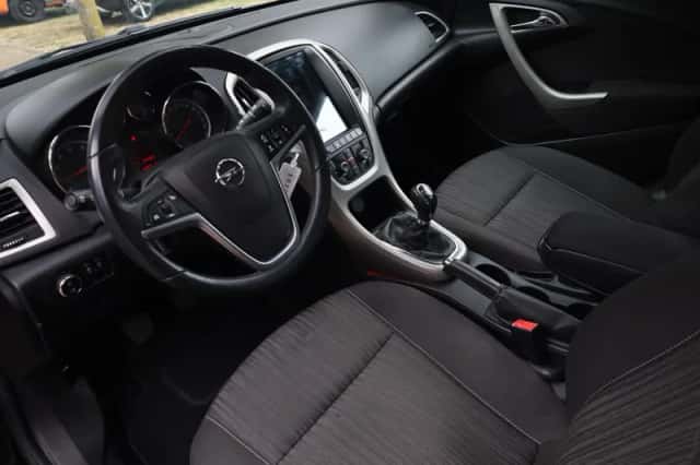 Opel Astra (2011) thumbnail 2