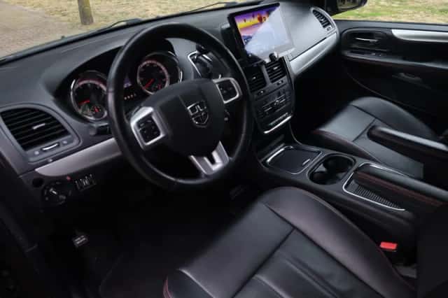 Dodge Grand Caravan (2018) thumbnail 2