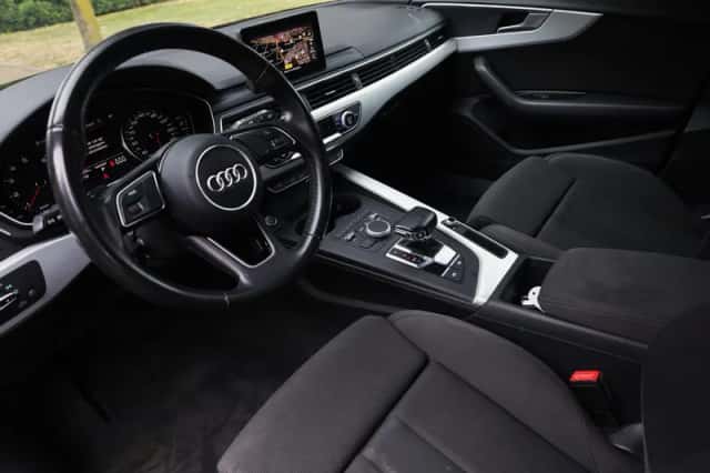 Audi A4 (2017) thumbnail 2