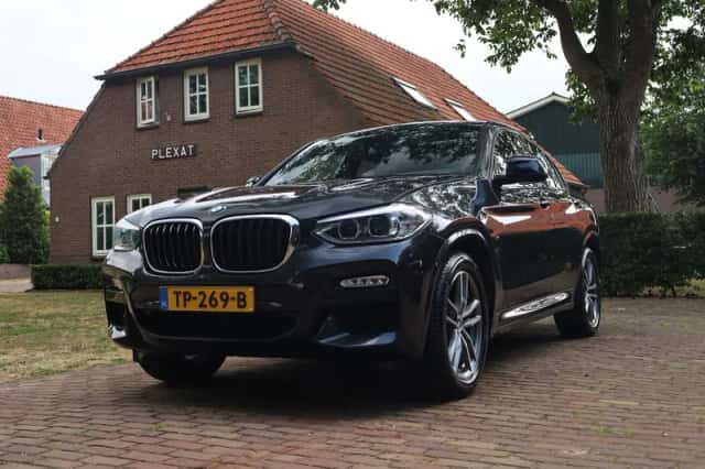 BMW X4 (2018) thumbnail 1