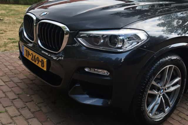 BMW X4 (2018) thumbnail 4