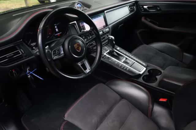 Porsche Macan (2020) thumbnail 2