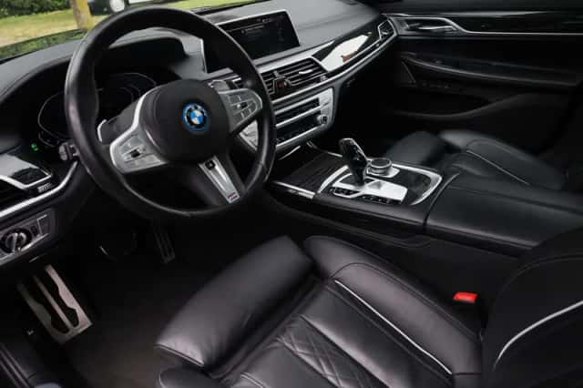 BMW 7-Serie (2022) thumbnail 2
