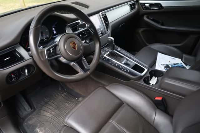 Porsche Macan (2016) thumbnail 2