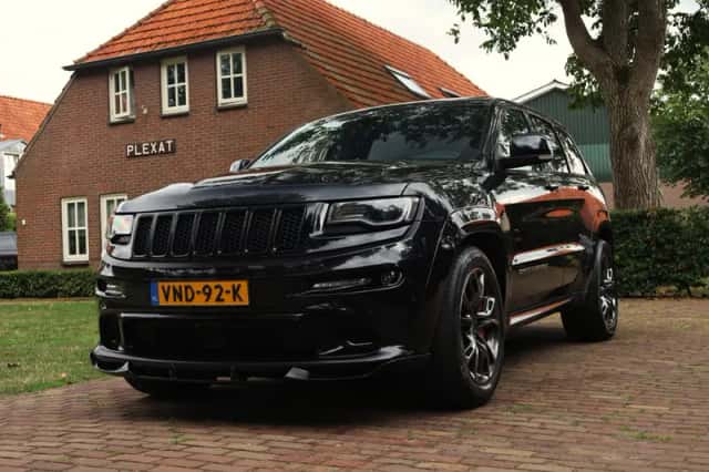 Jeep Grand Cherokee (2016) thumbnail 1