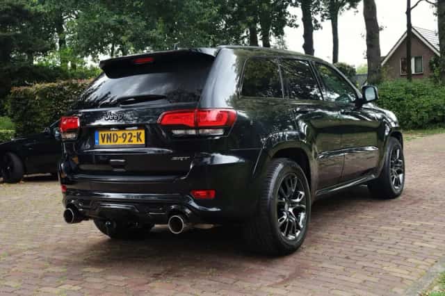 Jeep Grand Cherokee (2016) thumbnail 3