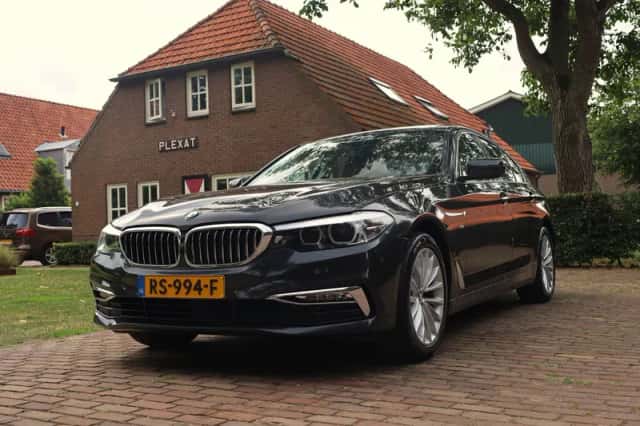 BMW 5-Serie (2017) thumbnail 1