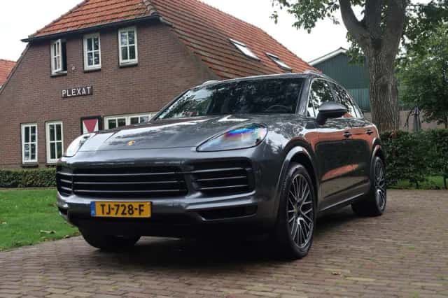 Porsche Cayenne (2018) thumbnail 1