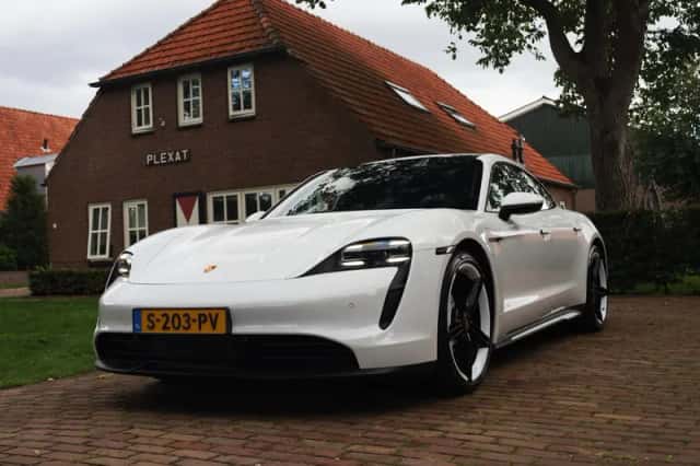 Porsche Taycan (2022) thumbnail 1