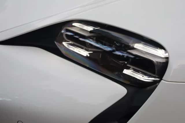 Porsche Taycan (2022) thumbnail 5
