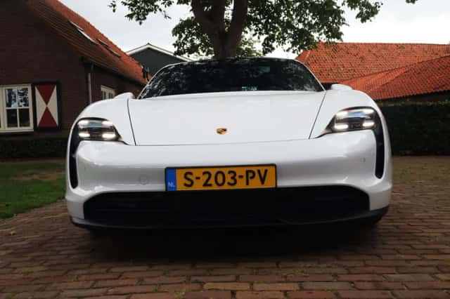 Porsche Taycan (2022) thumbnail 6