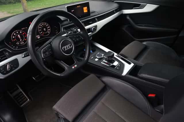 Audi A4 (2019) thumbnail 2