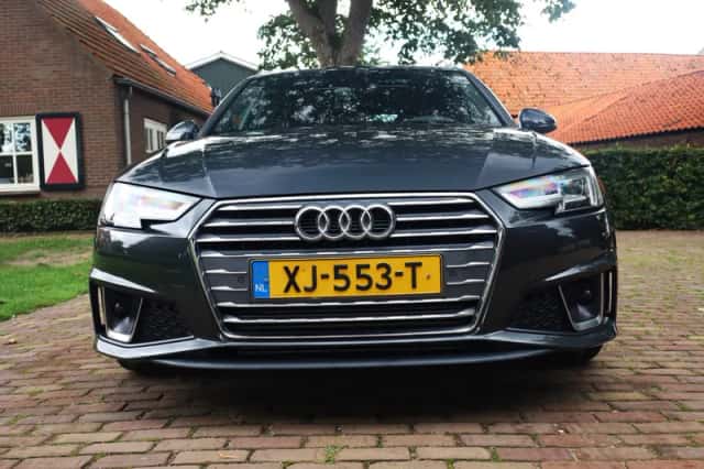 Audi A4 (2019) thumbnail 6