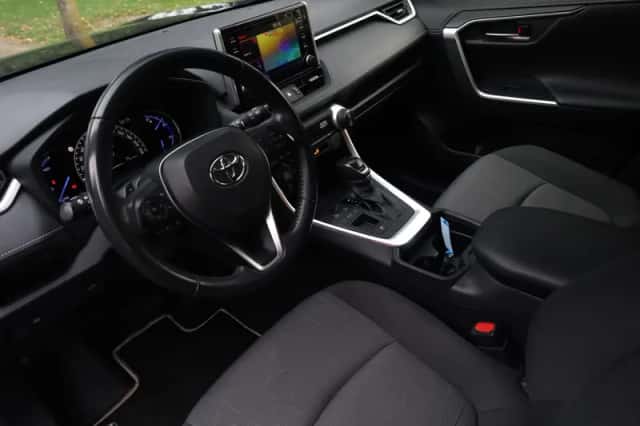 Toyota RAV4 (2020) thumbnail 2