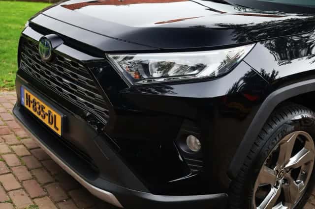 Toyota RAV4 (2020) thumbnail 4