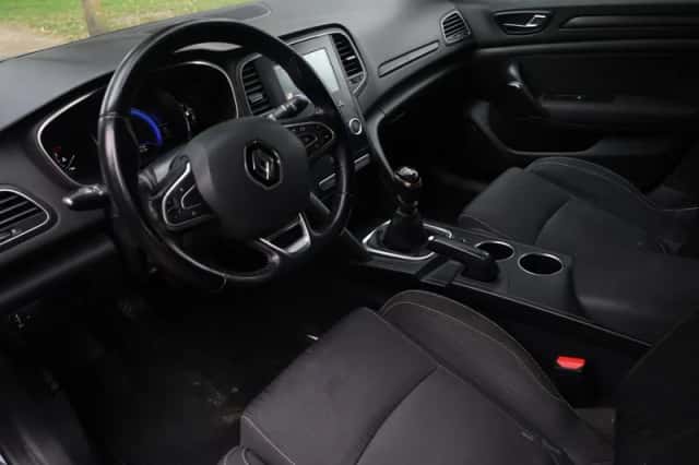 Renault Mégane (2017) thumbnail 2