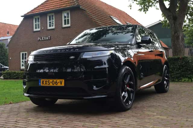 Land Rover Range Rover Sport (2024) thumbnail 1
