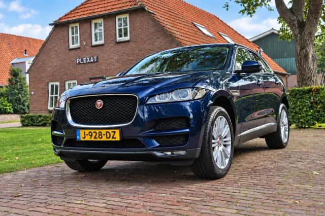 Jaguar F-Pace (2017) thumbnail 1