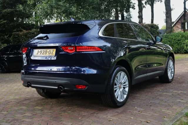 Jaguar F-Pace (2017) thumbnail 3