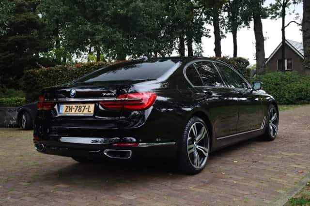 BMW 7-Serie (2015) thumbnail 3