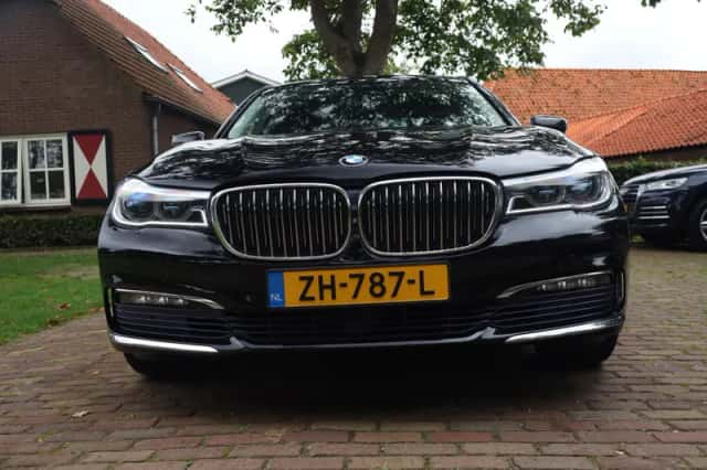 BMW 7-Serie (2015) thumbnail 6