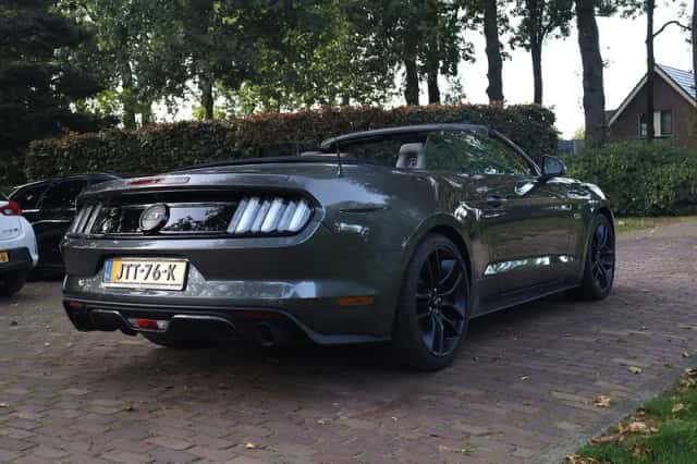 Ford Mustang (2016) thumbnail 3