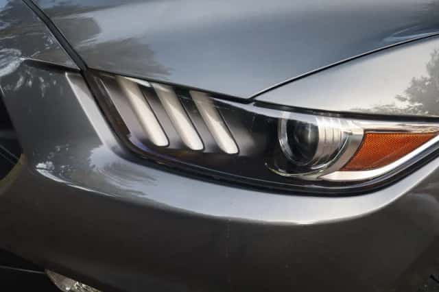 Ford Mustang (2016) thumbnail 5
