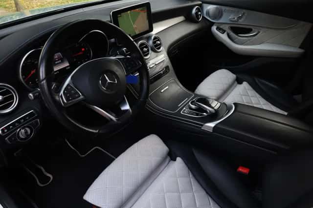 Mercedes-Benz GLC-Klasse (2015) thumbnail 2