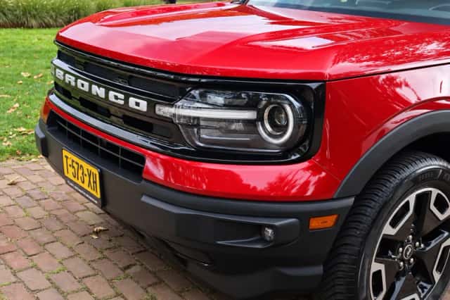 Ford Bronco (2021) thumbnail 4