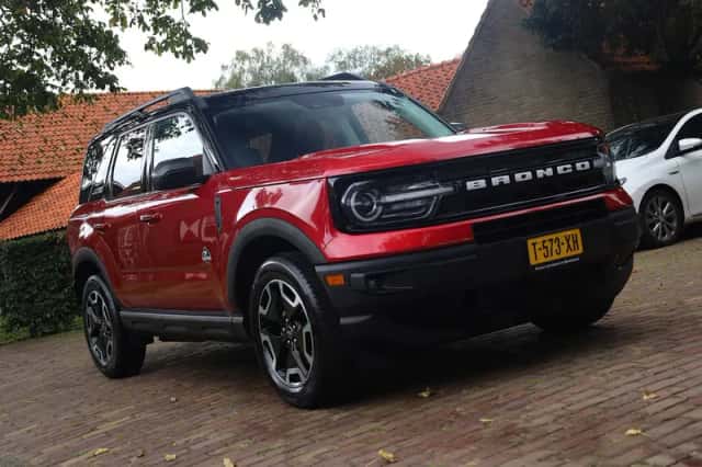 Ford Bronco (2021) thumbnail 6