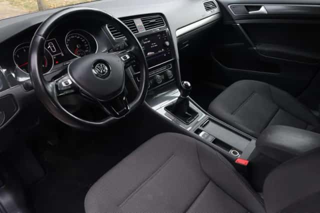 Volkswagen Golf (2018) thumbnail 2