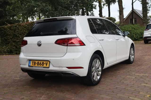 Volkswagen Golf (2018) thumbnail 3