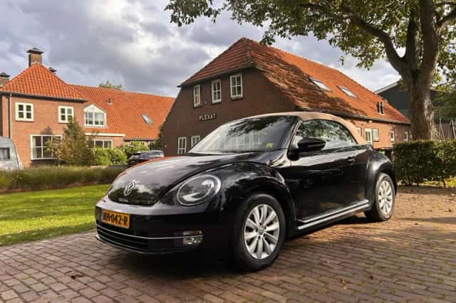 Volkswagen Beetle (2016) thumbnail 1