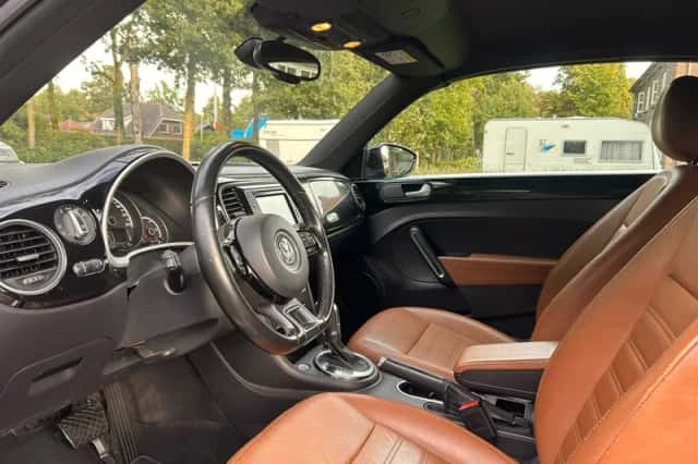 Volkswagen Beetle (2016) thumbnail 3