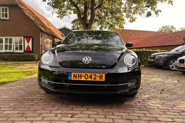 Volkswagen Beetle (2016) thumbnail 4