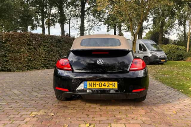 Volkswagen Beetle (2016) thumbnail 6