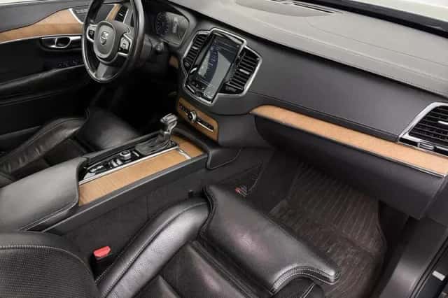 Volvo XC90 (2019) thumbnail 2