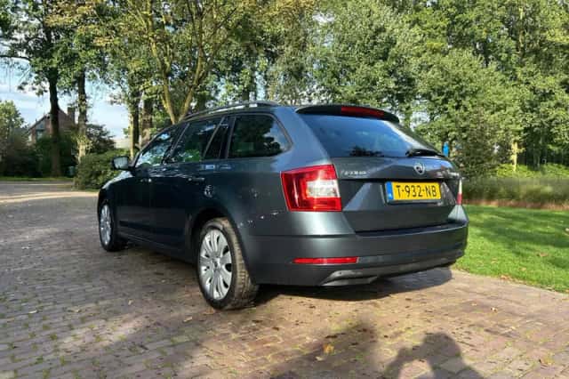 Škoda Octavia (2018) thumbnail 5