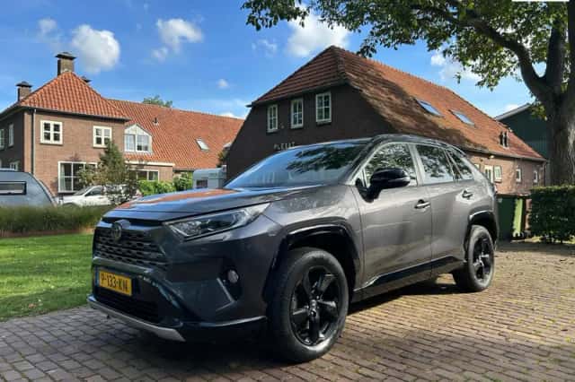 Toyota RAV4 (2021) thumbnail 1