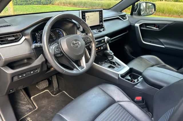 Toyota RAV4 (2021) thumbnail 3