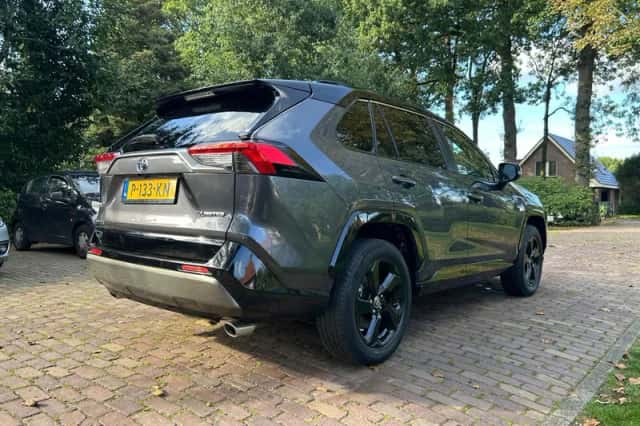 Toyota RAV4 (2021) thumbnail 4
