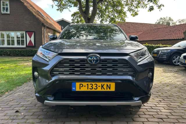 Toyota RAV4 (2021) thumbnail 5