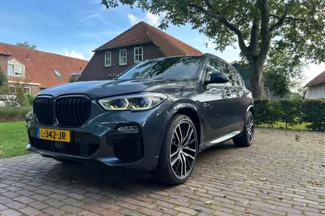 BMW X5 (2019) thumbnail 1