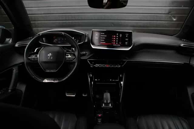 Peugeot 2008 (2021) thumbnail 4