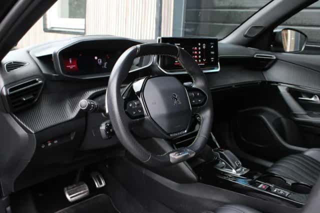 Peugeot 2008 (2021) thumbnail 5