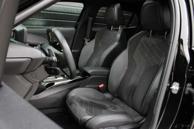 Peugeot 2008 (2023) thumbnail 4