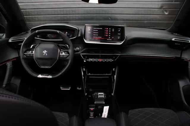 Peugeot 2008 (2023) thumbnail 5